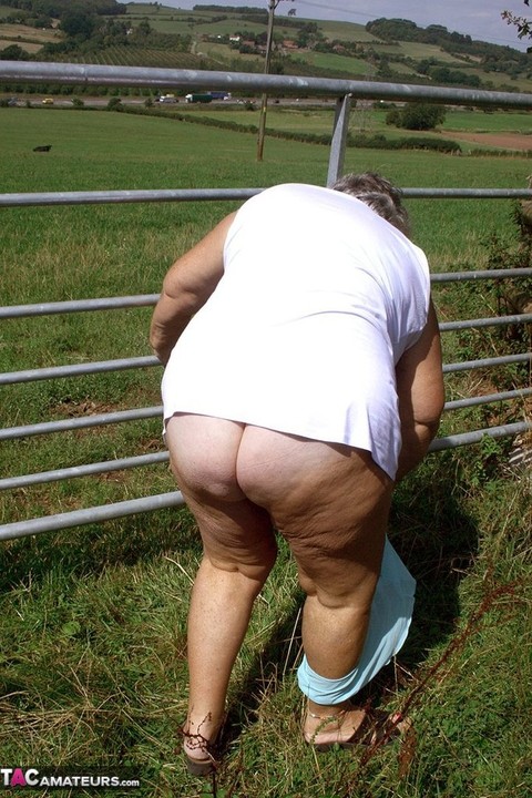 Old British woman Grandma Libby exposes herself next to a field of cattle | Фото 19