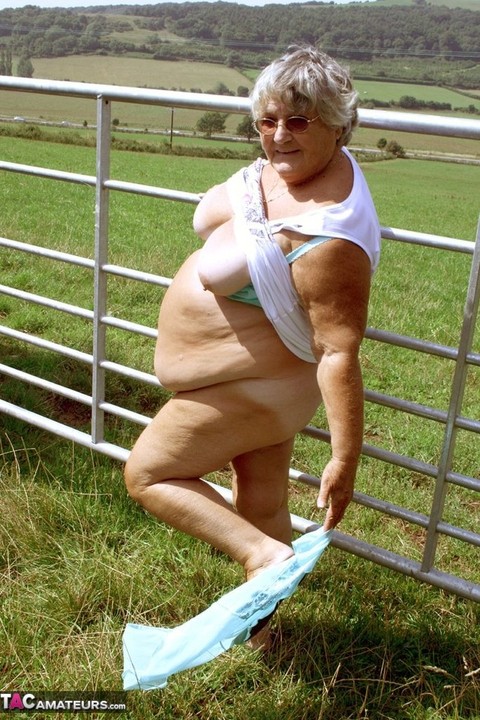 Old British woman Grandma Libby exposes herself next to a field of cattle | Фото 8