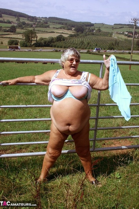 Old British woman Grandma Libby exposes herself next to a field of cattle | Фото 9