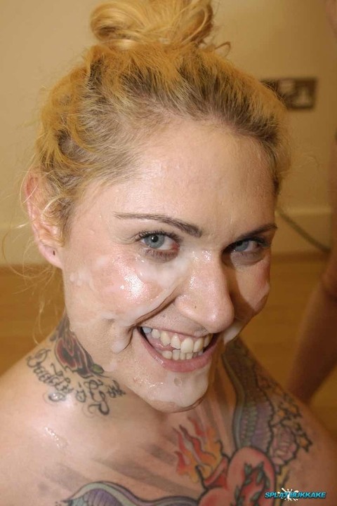 Tattoo freak Tallulah Tease wears a smile and cum on her face after a blowbang | Фото 15