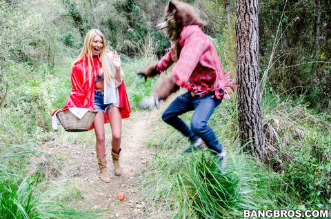 Blonde Red Riding Hood Lexi Lowe bares her big natural tits for the bad wolf | Фото 11