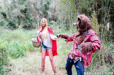 Blonde Red Riding Hood Lexi Lowe bares her big natural tits for the bad wolf | Фото 13