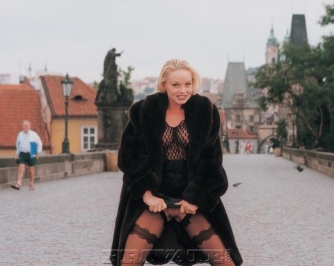 Brazen blonde spreading & fingering in crotchless pantyhose in a public place | Фото 4