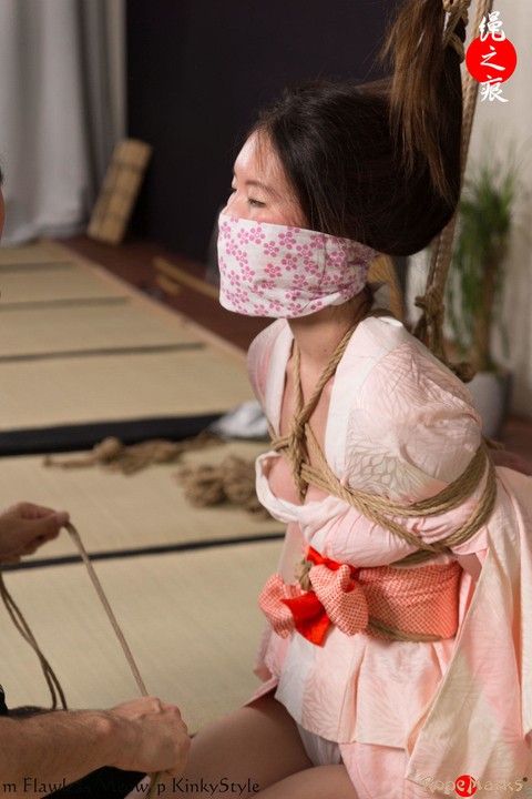 Asian chick Flawless Meow is tied with rope by her limbs and hair | Фото 2