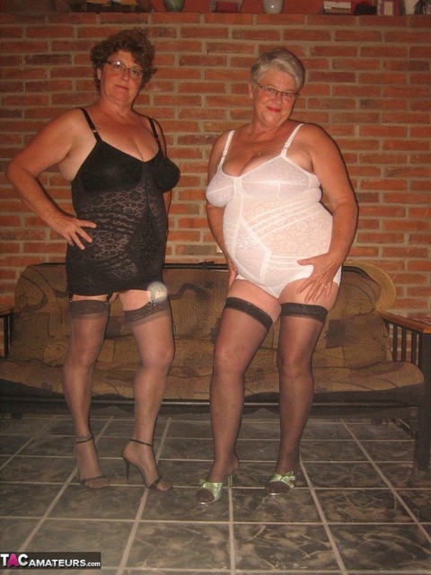 Fat nan Girdle Goddess and her lesbian lover expose their snatches on a sofa | Фото 11