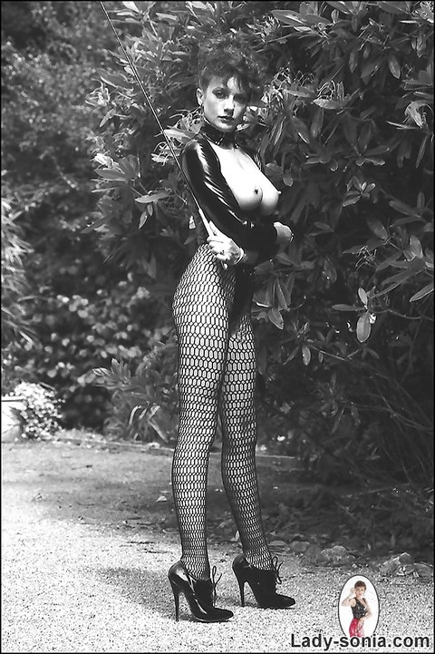 Leggy lady in fetish outfit exposing her boobs in vintage photo set | Фото 7