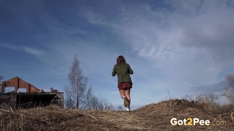 Caucasian female Rita takes a badly needed piss near a ruined dwelling | Фото 15