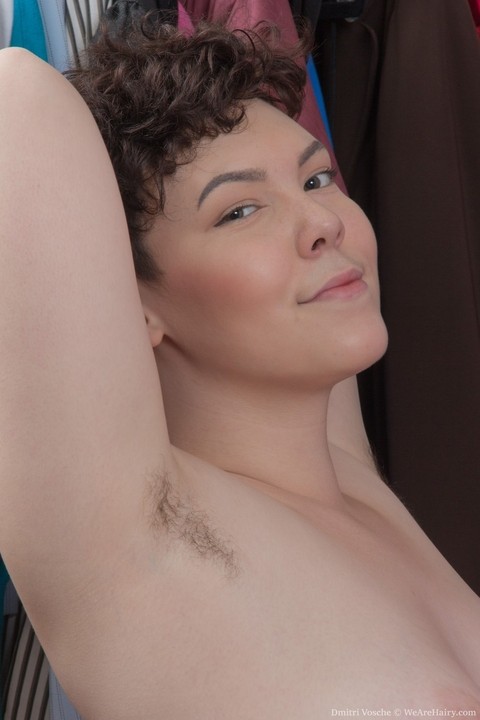 Short hair brunette Dmitri Vosche strips naked and plays with her hairy snatch | Фото 7