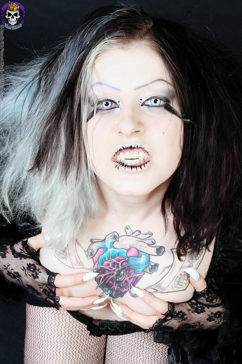 Goth girl Mad Sophie sports the Vampire look while exposing herself | Фото 13