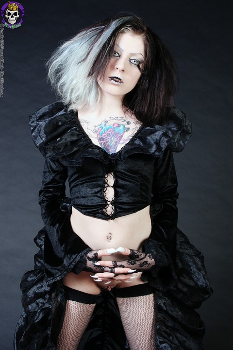 Goth girl Mad Sophie sports the Vampire look while exposing herself | Фото 7