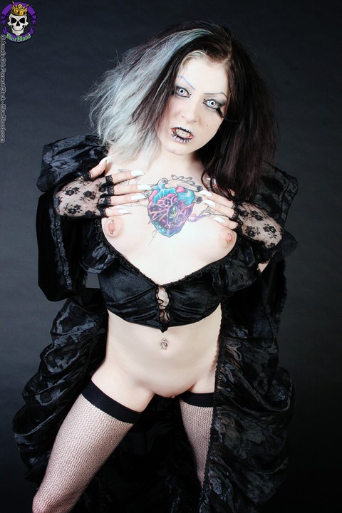 Goth girl Mad Sophie sports the Vampire look while exposing herself | Фото 8