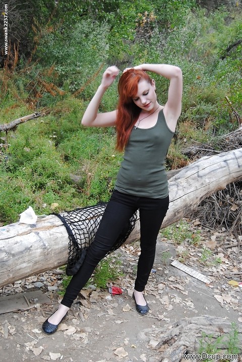 Young redhead chick Nicci Vice showing off tits and ass in the woods | Фото 3