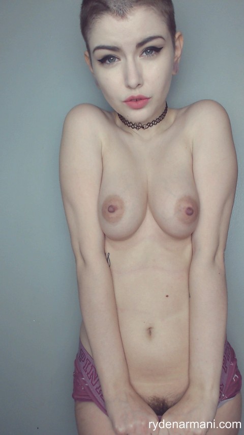 Short-haired hottie Ryden Armani showing her big boobs & her trimmed bush | Фото 11