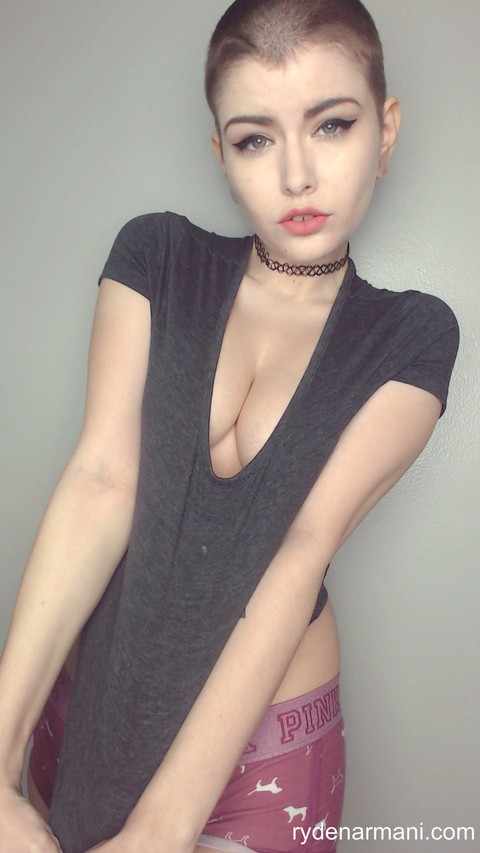 Short-haired hottie Ryden Armani showing her big boobs & her trimmed bush | Фото 3