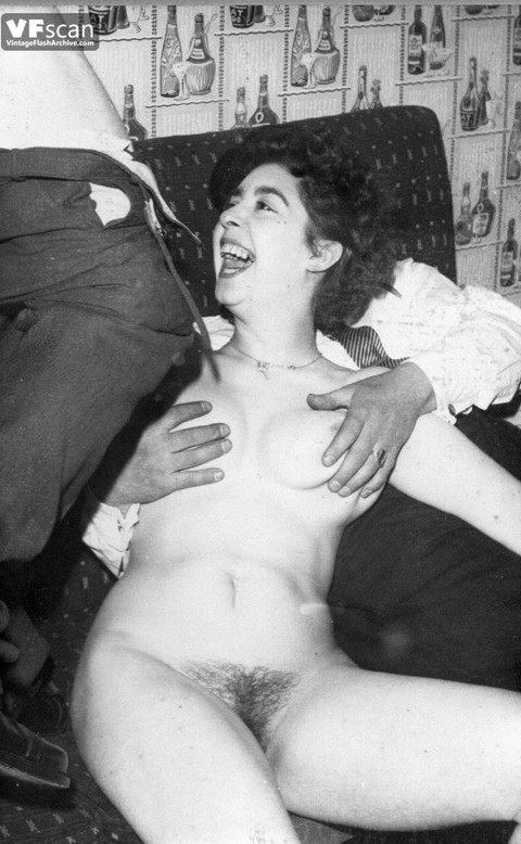 Vintage pornstars spreading, sucking and riding hard cock in black and white | Фото 5