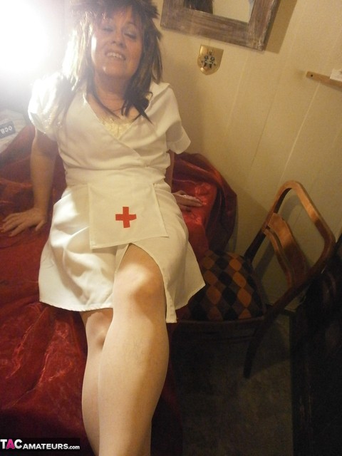 Mature lady Caro gest decked out in naughty nurse attire for a live cam show | Фото 1