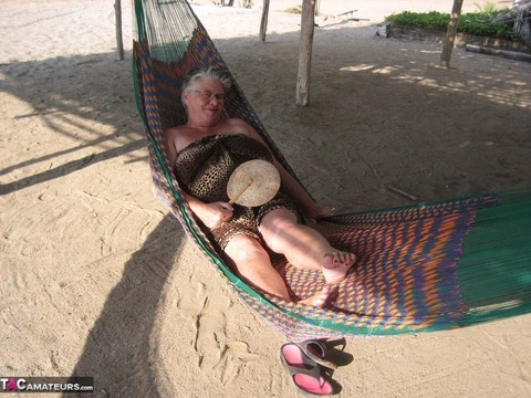 Obese nan Girdle Goddess bares her large tits and fat belly on a hammock | Фото 1