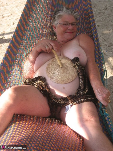 Obese nan Girdle Goddess bares her large tits and fat belly on a hammock | Фото 10