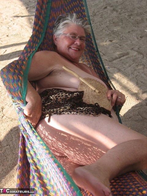 Obese nan Girdle Goddess bares her large tits and fat belly on a hammock | Фото 12