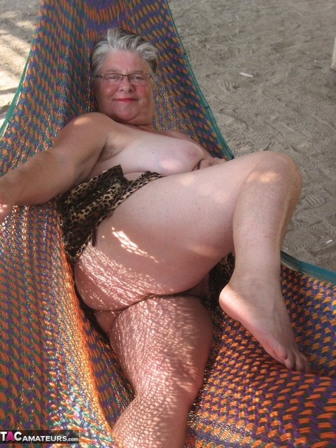 Obese nan Girdle Goddess bares her large tits and fat belly on a hammock | Фото 13