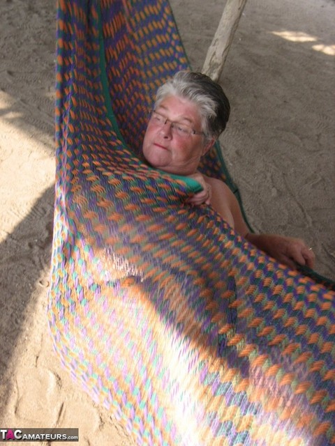 Obese nan Girdle Goddess bares her large tits and fat belly on a hammock | Фото 14