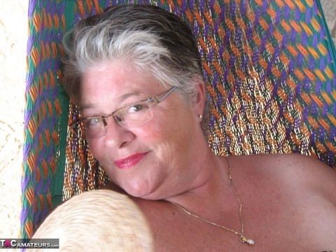 Obese nan Girdle Goddess bares her large tits and fat belly on a hammock | Фото 17