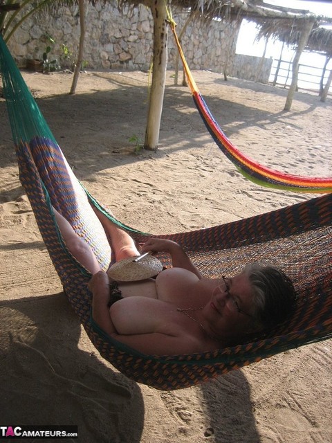 Obese nan Girdle Goddess bares her large tits and fat belly on a hammock | Фото 7