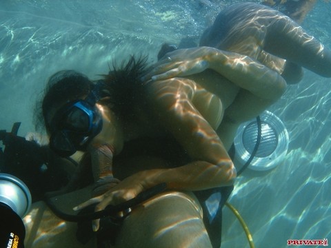 Kinky Thai MILF diver Priva sucking & riding a hard cock under the water | Фото 4