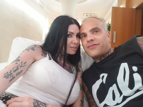 Tatted chick Megan Inky sports a creampie after close up sex with an inked man | Фото 1