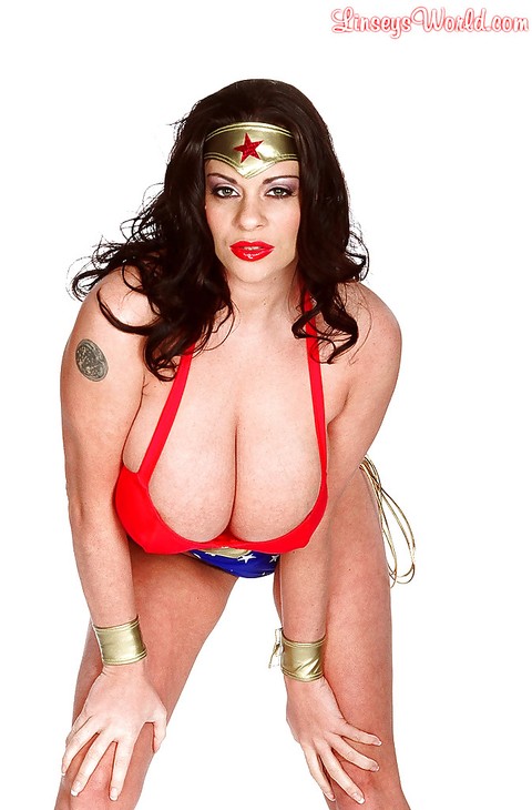 European MILF Linsey Dawn McKenzie ripping off Wonder Woman | Фото 1