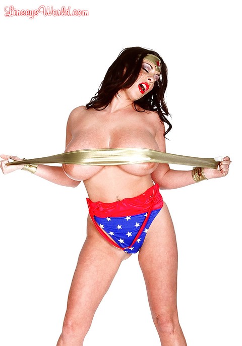 European MILF Linsey Dawn McKenzie ripping off Wonder Woman | Фото 4