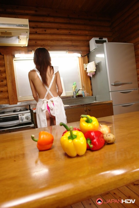 Japanese housewife Sakurako sits on the counter & inserts veggies in her pussy | Фото 4