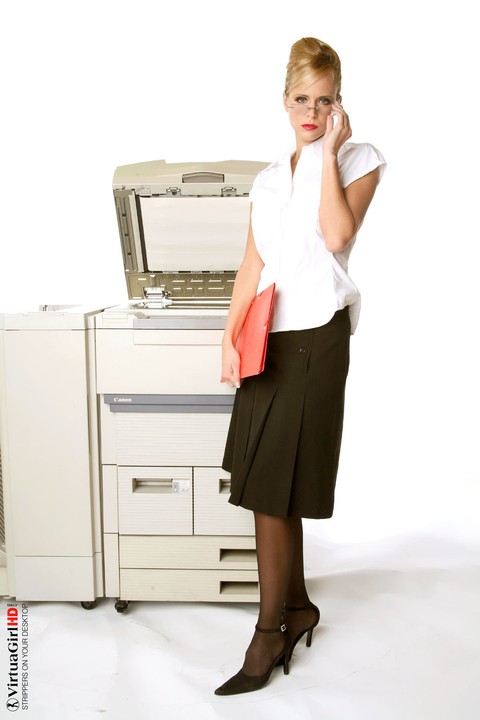 Sizzling hot busty secretary Zuzana works the copy machine in black stockings | Фото 1