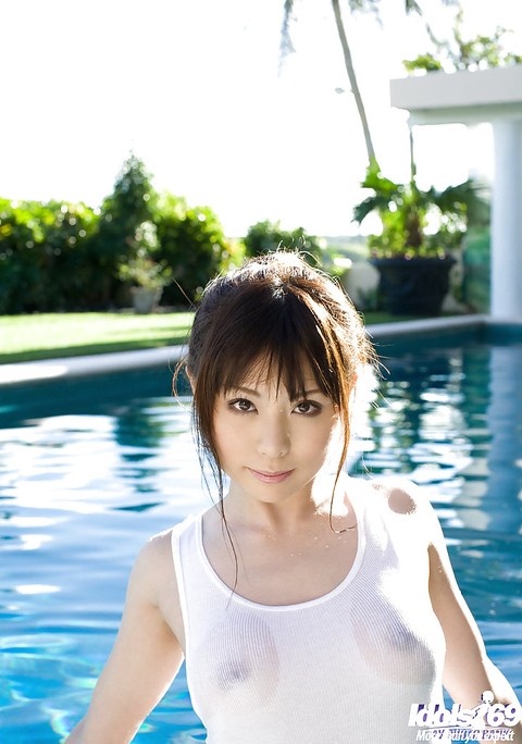 Petite asian coed with nice tits Aya Hirai stripping by the pool | Фото 6