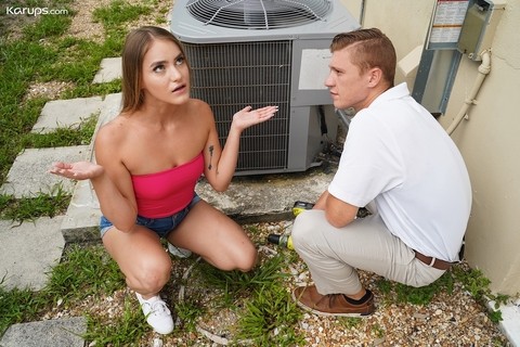 Horny girl Kenzie Madison seduces the repairman in denim booty shorts | Фото 3