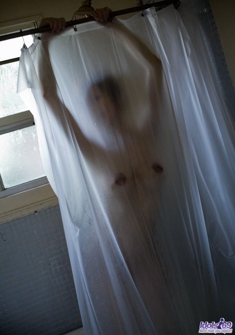 Japanese girl Emi Harukaze displays long nipples after taking a shower | Фото 7