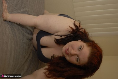 Redheaded amateur BBW Inked Oracle plays with her nipples during solo action | Фото 2