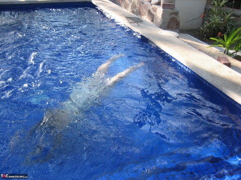 Fat nan Girdle Goddess goes for a skinny dip in a backyard pool | Фото 20