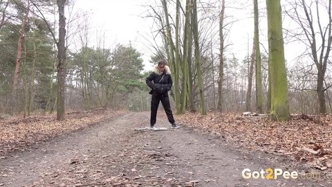 Solo girl Natasha Ink squats for a pee on a dirt road in glasses and a coat | Фото 14