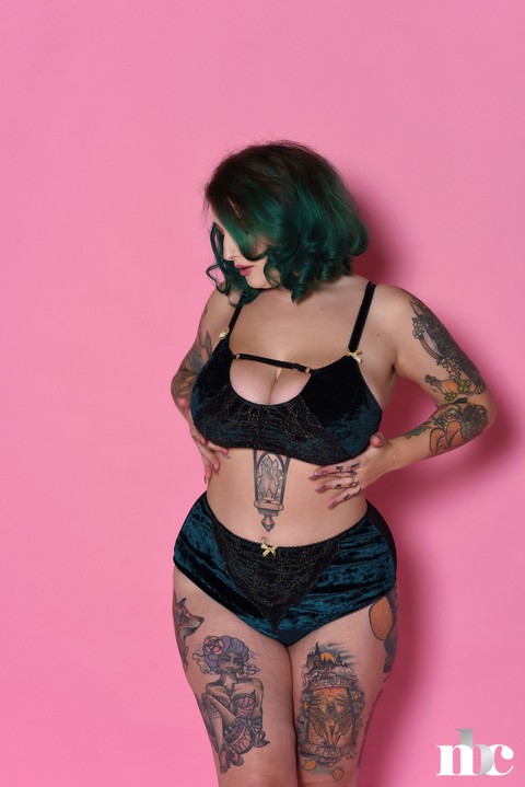 Voluptuous model Galda Lou gets rid of her lingerie & shows her inked curves | Фото 3