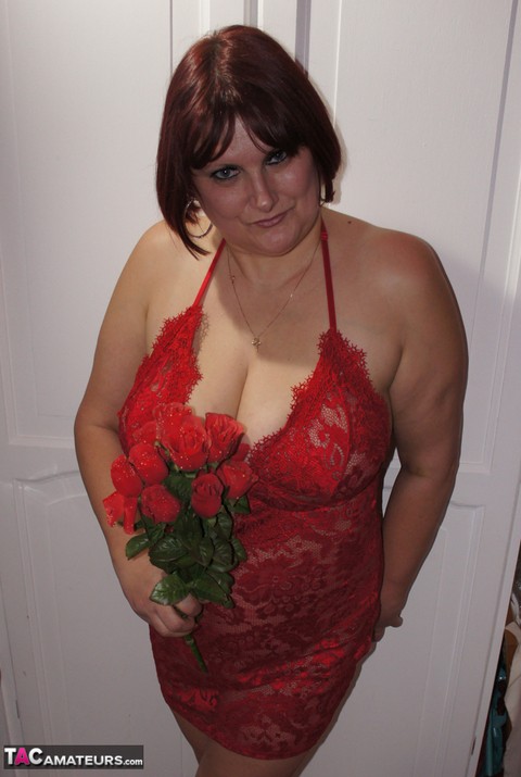 Busty mature lady holds roses while being joined by topless girlfriends | Фото 9