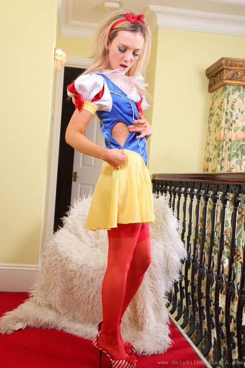 Adorable teen Faye X removes Snow White costume & teases in seductive lingerie | Фото 9