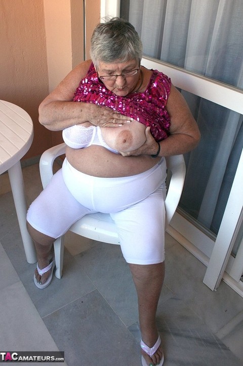 Obese grandmother GrandmaLibby parts her labia lips after disrobing on balcony | Фото 6