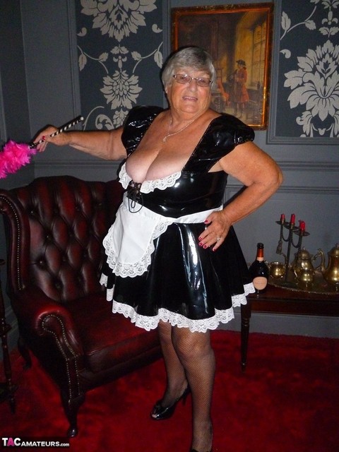 Fat old maid Grandma Libby doffs her uniform to pose nude in stockings | Фото 3