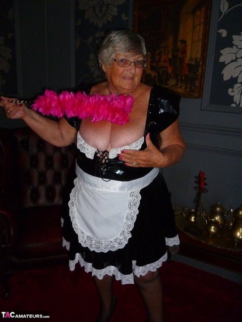 Fat old maid Grandma Libby doffs her uniform to pose nude in stockings | Фото 6