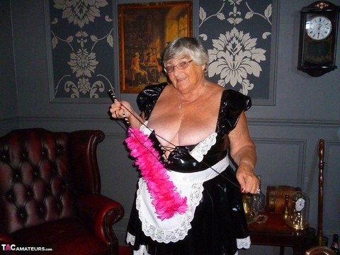 Fat old maid Grandma Libby doffs her uniform to pose nude in stockings | Фото 7