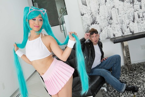 Asian cutie Ayumu Kase seduces a white boy in her cosplay outfit | Фото 1