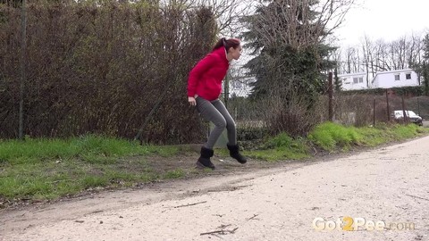 Redheaded girl Mistica squats for a pee beside a dirt road in UGGs | Фото 2