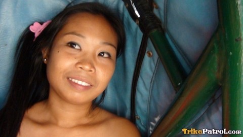 Filipina amateur Lyn ends up with a mouthful of cum thanks to a sex tourist | Фото 4