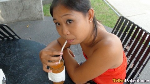 Filipina amateur Lyn ends up with a mouthful of cum thanks to a sex tourist | Фото 5